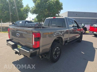 2023 Ford Super Duty F-350 Lariat Crew Cab Medium Bed - miniatura 3