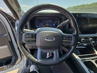 2023 Ford Super Duty F-350 Lariat Crew Cab Medium Bed - miniatura 10