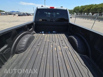 2023 Ford Super Duty F-350 Lariat Crew Cab Medium Bed - miniatura 16