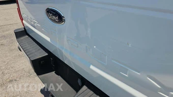 2023 Ford Super Duty F-350 Lariat Crew Cab Medium Bed - miniatura 25