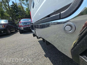 2023 Ford Super Duty F-350 Lariat Crew Cab Medium Bed - miniatura 19