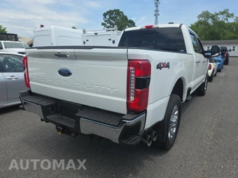 2023 Ford Super Duty F-350 Lariat Crew Cab Medium Bed - miniatura 4