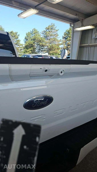 2023 Ford Super Duty F-350 Lariat Crew Cab Medium Bed - miniatura 21