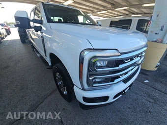 2023 Ford Super Duty F-350 Lariat Crew Cab Medium Bed - miniatura 3