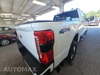2023 Ford Super Duty F-350 Lariat Crew Cab Medium Bed - miniatura 4