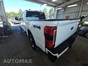 2023 Ford Super Duty F-350 Lariat Crew Cab Medium Bed - miniatura 6