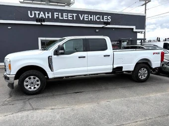 2023 Ford Super Duty F-350 XLT Crew Cab Long Bed - miniatura 2