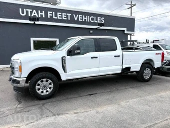 2023 Ford Super Duty F-350 XLT Crew Cab Long Bed - miniatura 3