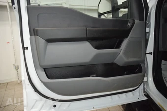 2023 Ford Super Duty F-450 Cab Chassis XL Regular Cab DRW - miniatura 32