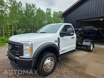 2023 Ford Super Duty F-450 Cab Chassis XL Regular Cab DRW - miniatura 1