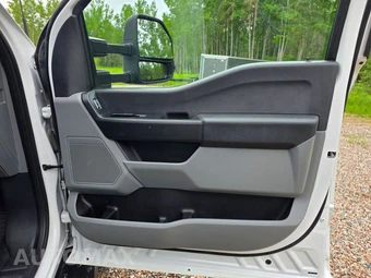 2023 Ford Super Duty F-450 Cab Chassis XL Regular Cab DRW - miniatura 16