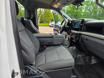 2023 Ford Super Duty F-450 Cab Chassis XL Regular Cab DRW - miniatura 17