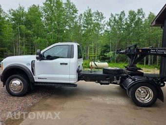 2023 Ford Super Duty F-450 Cab Chassis XL Regular Cab DRW - miniatura 3