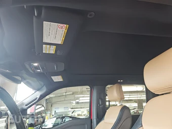 2023 Ford Super Duty F-450 LARIAT Crew Cab Long Bed DRW - miniatura 18