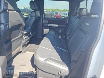 2023 Ford Super Duty F-450 Platinum Crew Cab Long Bed DRW - miniatura 13