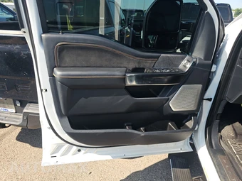 2023 Ford Super Duty F-450 Platinum Crew Cab Long Bed DRW - miniatura 9
