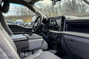 2023 Ford Super Duty F-550 Cab Chassis XL Crew Cab DRW - miniatura 15