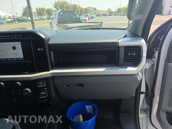 2023 Ford Super Duty F-550 Cab Chassis XL Crew Cab DRW - miniatura 15