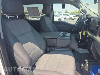 2023 Ford Super Duty F-550 Cab Chassis XL Crew Cab DRW - miniatura 14