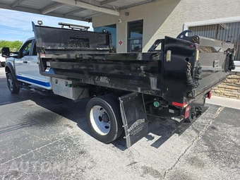 2023 Ford Super Duty F-550 Cab Chassis XL Crew Cab DRW - miniatura 2