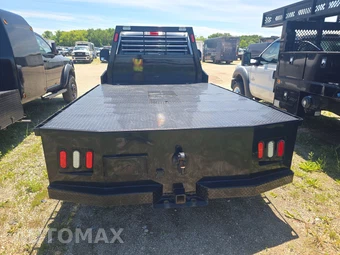 2023 Ford Super Duty F-550 Cab Chassis XL Regular Cab DRW - miniatura 15