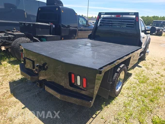 2023 Ford Super Duty F-550 Cab Chassis XL Regular Cab DRW - miniatura 4