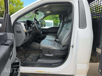 2023 Ford Super Duty F-550 Cab Chassis XL Regular Cab DRW - miniatura 3