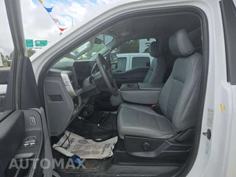 2023 Ford Super Duty F-550 Cab Chassis XL Regular Cab DRW - miniatura 6