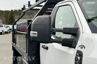 2023 Ford Super Duty F-550 Cab Chassis XL Regular Cab DRW - miniatura 10