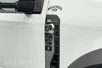 2023 Ford Super Duty F-550 Cab Chassis XL Regular Cab DRW - miniatura 11