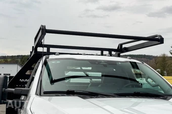 2023 Ford Super Duty F-550 Cab Chassis XL Regular Cab DRW - miniatura 9