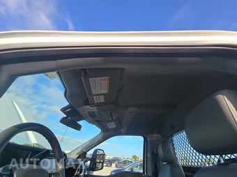 2023 Ford Super Duty F-600 Cab Chassis XL Regular Cab DRW - miniatura 13