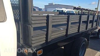 2023 Ford Super Duty F-600 Cab Chassis XL Regular Cab DRW - miniatura 17