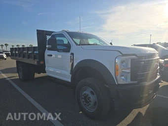 2023 Ford Super Duty F-600 Cab Chassis XL Regular Cab DRW - miniatura 3