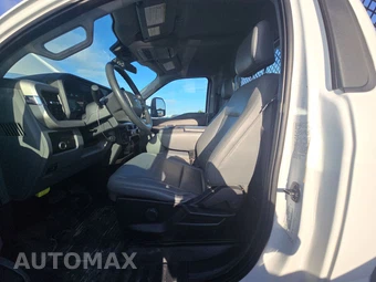 2023 Ford Super Duty F-600 Cab Chassis XL Regular Cab DRW - miniatura 7