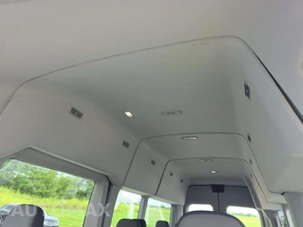 2023 Ford Transit 350 HD Passenger Van XLT DRW High Roof 148.0" WB - miniatura 8