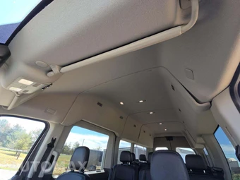 2023 Ford Transit 350 HD Passenger Van XLT DRW High Roof 148.0" WB - miniatura 8