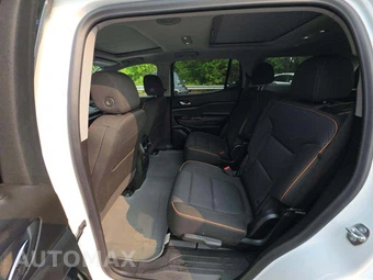 2023 GMC Acadia AT4 4SB - miniatura 13