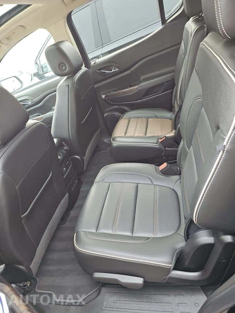 2023 GMC Acadia Denali - miniatura 13
