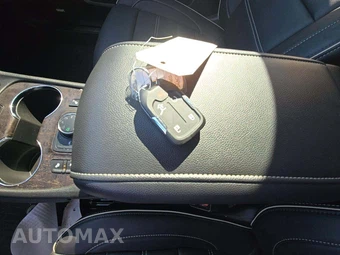 2023 GMC Acadia Denali - miniatura 8
