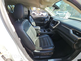 2023 GMC Acadia Denali 5SA - miniatura 8