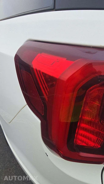 2023 GMC Acadia Denali 5SA - miniatura 31