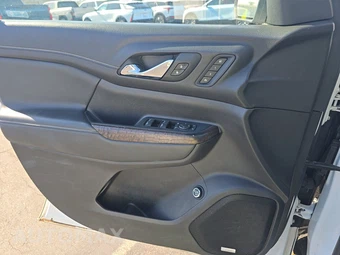 2023 GMC Acadia Denali 5SA - miniatura 9
