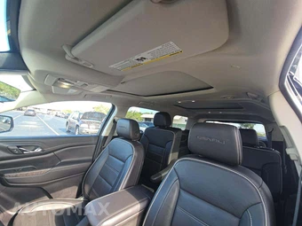 2023 GMC Acadia Denali 5SA - miniatura 11