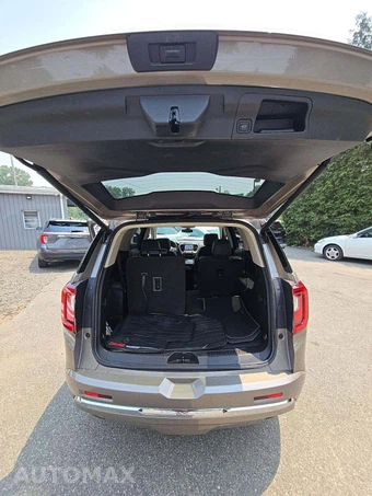 2023 GMC Acadia Denali 5SA - miniatura 15