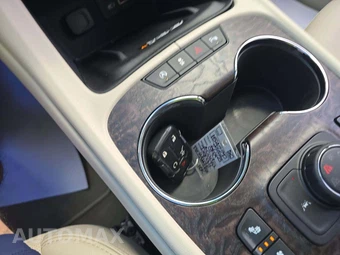 2023 GMC Acadia Denali 5SA - miniatura 8