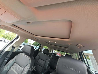 2023 GMC Acadia Denali 5SA - miniatura 8