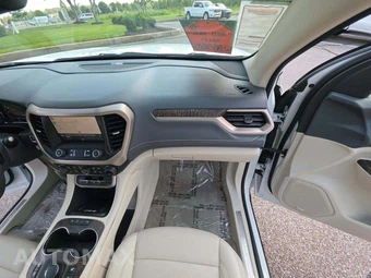 2023 GMC Acadia Denali 5SA - miniatura 17
