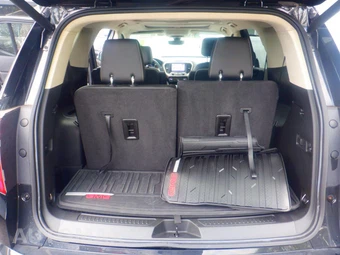2023 GMC Acadia Denali 5SA - miniatura 10