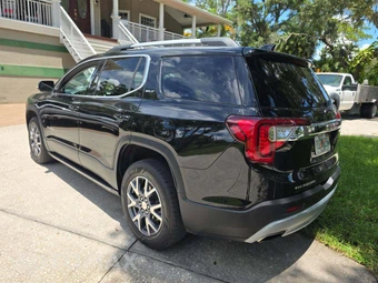 2023 GMC Acadia SLT 4SA - miniatura 2